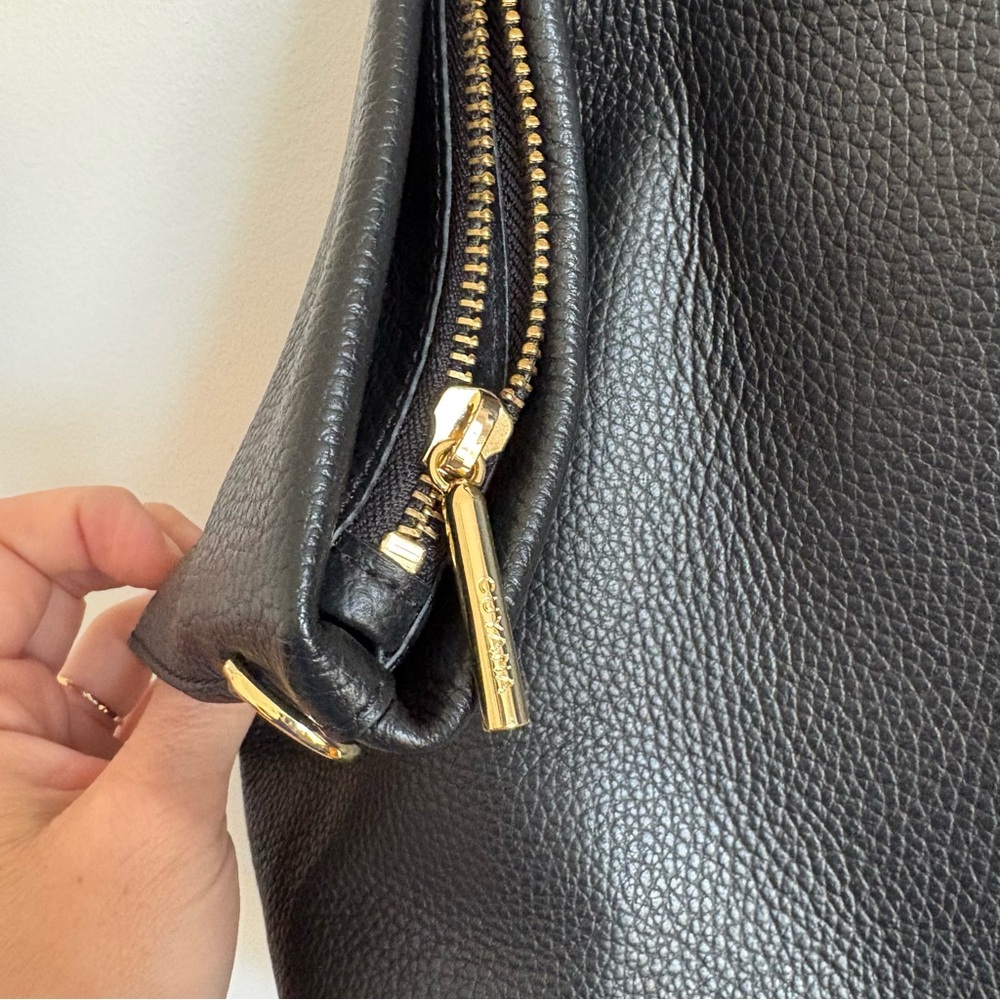Cuyana Black Pebbled Leather Tote - Picture 5 of 10